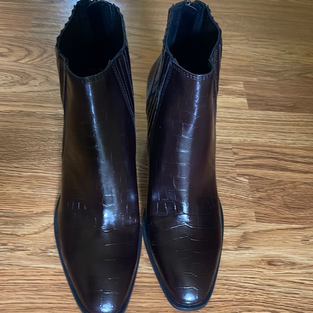 ZARA Burgundy Ankle Boots. NEW WITH TAG.